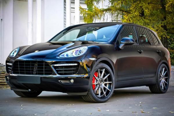 15-летний пацан на Cayenne разбил полицейские автомобили